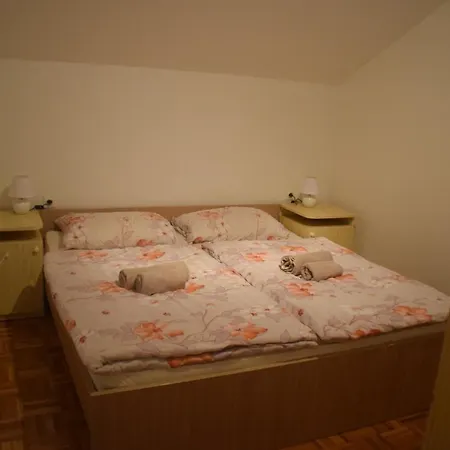 Vujic * Vir